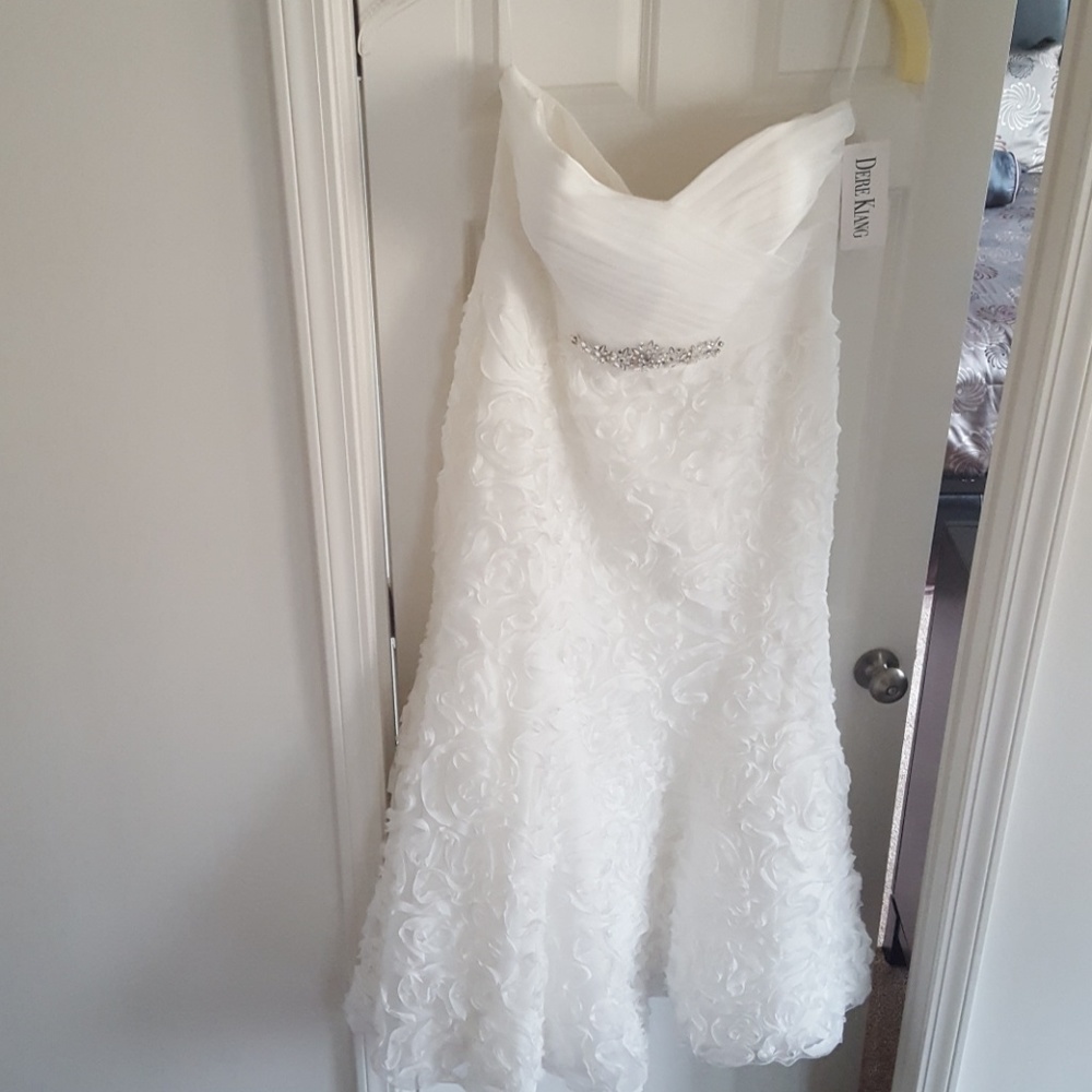 Beautiful Strapless Gown by Dere Kiang